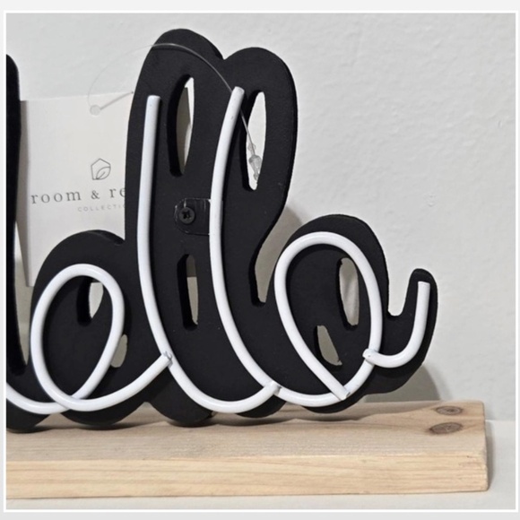 New Room & Retreat Word Art Hello Home Sign Black & White Décor Sitter Wood NWT - Picture 4 of 12